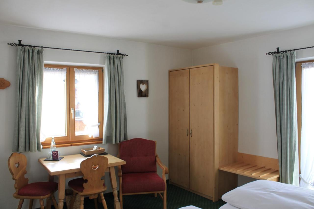 Fruehstueckspension Gaestehaus Zum Weissen Roessl Вальгау Экстерьер фото